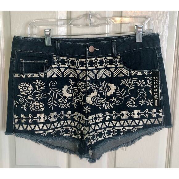 NWT Design Lab Lord & Taylor Cutoff Embroidered Southwest Denim Shorts - Size 29 - Picture 1 of 5